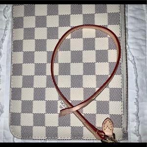 TOP Quality Pouchette with Strap